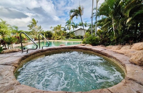Mermaid Waters House | Waterfront Retreat ~ Sleeps 4