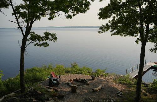 Mansfield-et-Pontefract Ski Chalet | Waterfront Retreat Near Coulonge Falls with Sauna