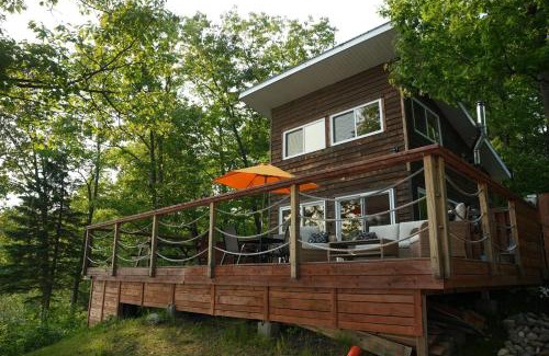 Mansfield-et-Pontefract Ski Chalet | Waterfront Retreat Near Coulonge Falls with Sauna