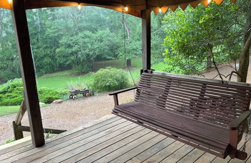 Graham Cabin | Waterfront Rustic Country Cabin Retreat-Dog's Welcome!