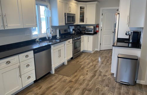 Osbornsville House | Waterfront Serenity