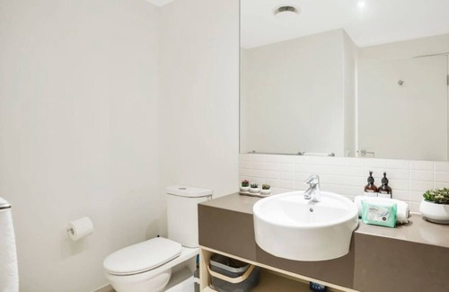 Cairns Central Business District Hotel | Waterfront Studio with Stunning Marina Views & Rooftop Pool