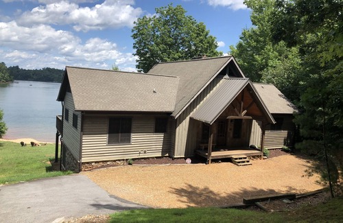 Forest Lake Heights House | Waterfront-The Arbor Lake James w/200' of Sandy Beach & Dock-a gated community