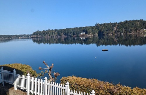 Shelton Cottage | Waterfront Villa with Private Beach, Hot tub, EV & WFH