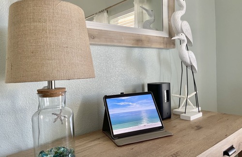 White Sands First Condo | Waterfront- Walk to the Beach- Private Balcony- Sleeps 2