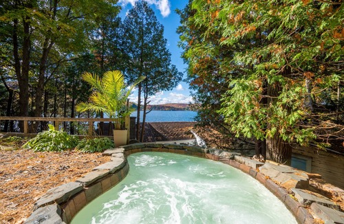 Austin Ski Chalet | Waterfront with amazing terrasse on Orford lake with inground salt spa and sauna