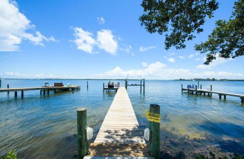 Bradenton Beach House | Waters Edge Cottage