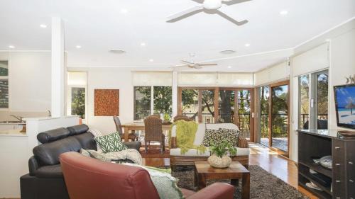 Pearl Beach House | Waters Edge - Pet Friendly Holiday Home
