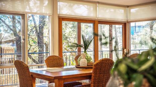 Pearl Beach House | Waters Edge - Pet Friendly Holiday Home