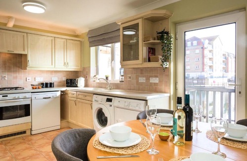 Eastbourne House | Waters Edge - stylish marina retreat