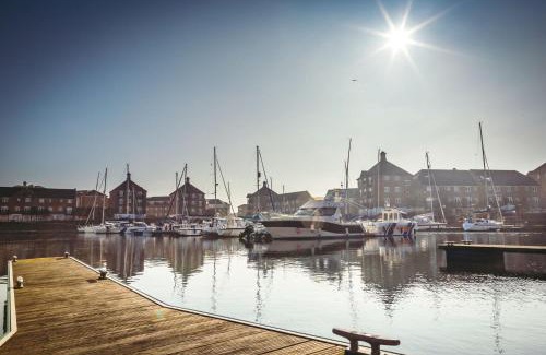 Eastbourne House | Waters Edge - stylish marina retreat