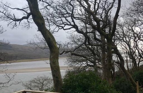 Caerdeon Apartment | Waterside Cader Cabin with Hot Tub