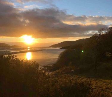 Caerdeon Apartment | Waterside Cader Cabin with Hot Tub