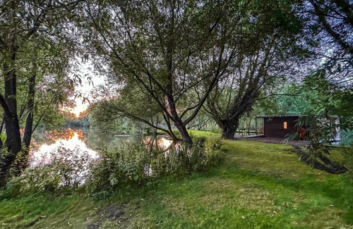 Dilton Marsh Ski Chalet | Waterside Lodge (Pet)