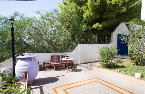 Salamis House | Wavedance Accommodation (Estia)
