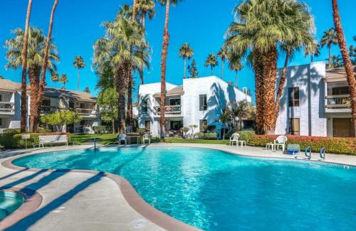 Palm Springs Apartment | Waverly Palms - 8340
