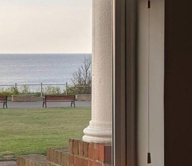 Cliftonville Apartment | Waves@Walpole - 2 Bed Flat with Amazing Sea Views