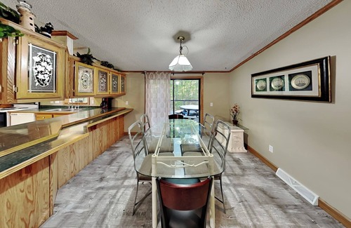 Put-in-Bay Cabin | Weekend Warrior Special Bring 10 ppl & Relax in a 3 BR 2 BA Home - PIB - IC98