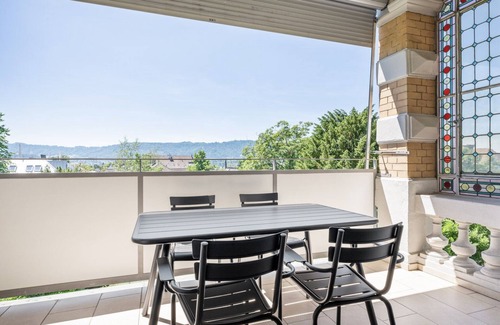 Hirslanden Apartment | Weinegg 4.5 Room w/Storage & W/D, 2 mins to Mkt