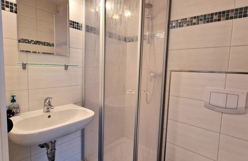 Heiligenhafen Apartment | Welcome to a bright and modern apartment on the 6th floor.
