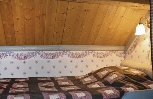 Huskvarna House | Welcome to a rural accommodation by the lake near Gränna. Here you can stay in a cozy environment an