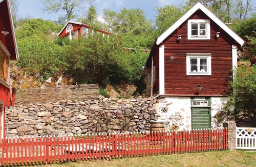Huskvarna House | Welcome to a rural accommodation by the lake near Gränna. Here you can stay in a cozy environment an