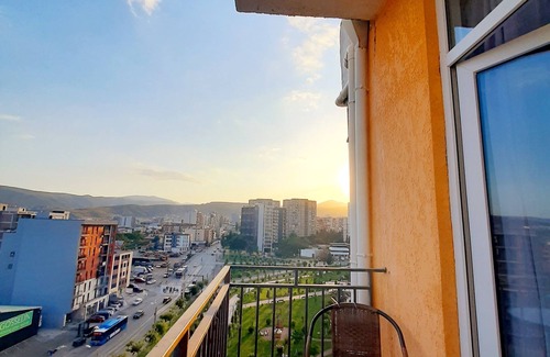 Didube Apartment | Welcome to our beautifully located corner apartment, drenched in sunlight.