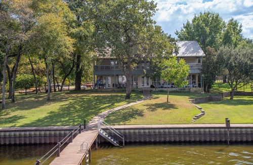 Enchanted Oaks House | Welcome to Sunset Point! Lakefront home for the family vacation of a lifetime!