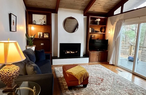 Royal Pines House | Welcome to the Acorn Cottage minutes from Biltmore & Asheville attractions!