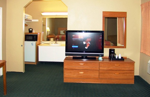 Taft House | Welcome to the Holland inn suites single room