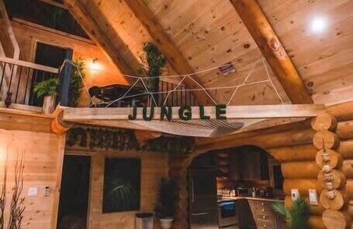 Saint-Philemon Ski Chalet | Welcome to the JUNGLE - Log cabine - SPA