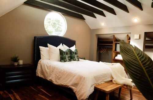 Warwick Apartment | Welcome to The Palm Loft