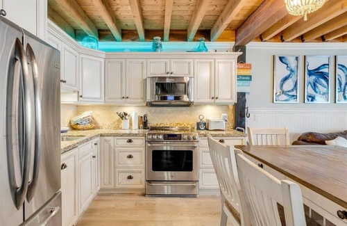 Central Okanagan House | Welcome to The Secret Point, your private lakeside haven nestled down Westside Road