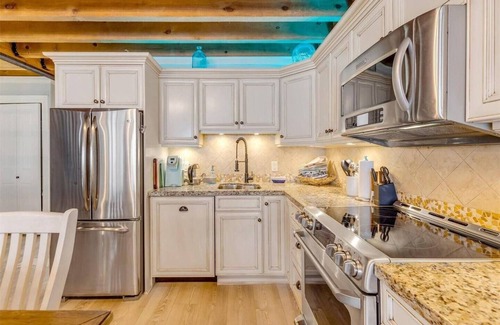 Central Okanagan House | Welcome to The Secret Point, your private lakeside haven nestled down Westside Road