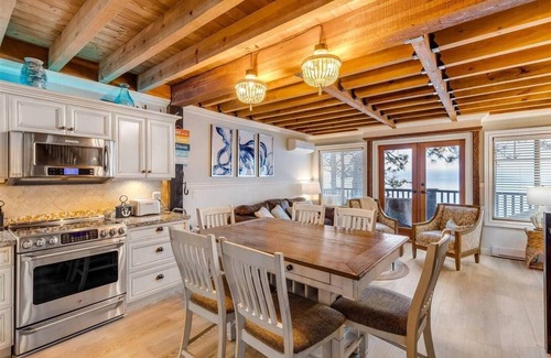 Central Okanagan House | Welcome to The Secret Point, your private lakeside haven nestled down Westside Road