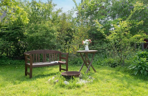 Tisvildeleje House | Welcome to this charming cottage close to the sandy beach.