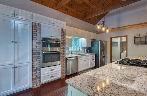 Waynesville House | Welcome to Water Rock Escape