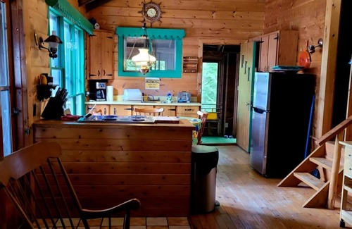North Frontenac Cottage | WELCOME TO WE BEE ON THE LAKEnIDEAL FOR FAMILY GETAWAYS & PET FRIENDLY ❤️ nnn