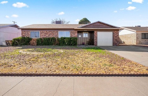 Northeast El Paso House | Welcome to your home away from home! This quiet neighborhood is only 15 minutes to Ft