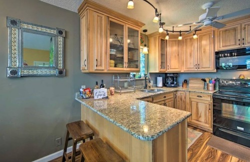 Berryville House | Welcome to Your Retreat by the Lake!