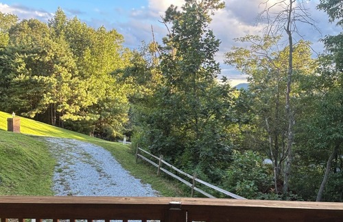 Etowah House | WELCOME TRAVEL NURSES! 3-bed house in Etowah, NC for vacay or contract rentals.