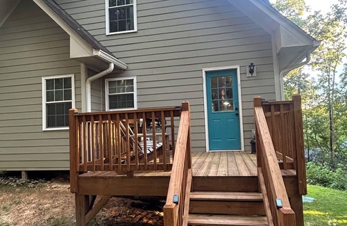 Etowah House | WELCOME TRAVEL NURSES! 3-bed house in Etowah, NC for vacay or contract rentals.