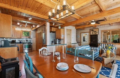Pointe Aux Pins House | Welcoming 3-bedroom Bridge View Villa house in Bois Blanc Island