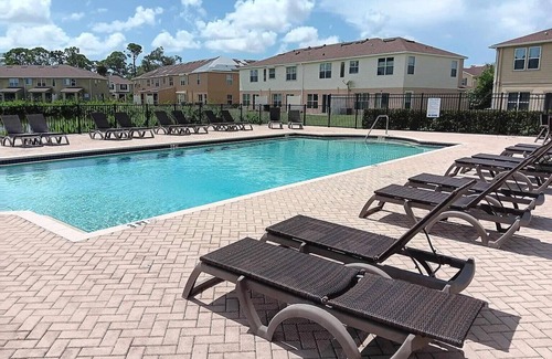 North Fort Myers House | Welcoming 3-Bedroom Town home in a Clean,Secure, and Highly Desirable Community.