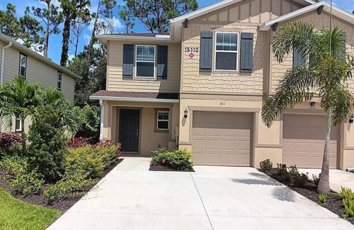 North Fort Myers House | Welcoming 3-Bedroom Town home in a Clean,Secure, and Highly Desirable Community.
