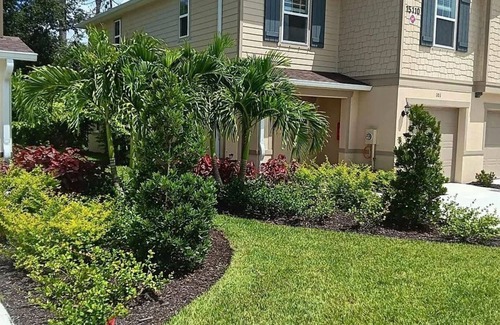 North Fort Myers House | Welcoming 3-Bedroom Town home in a Clean,Secure, and Highly Desirable Community.