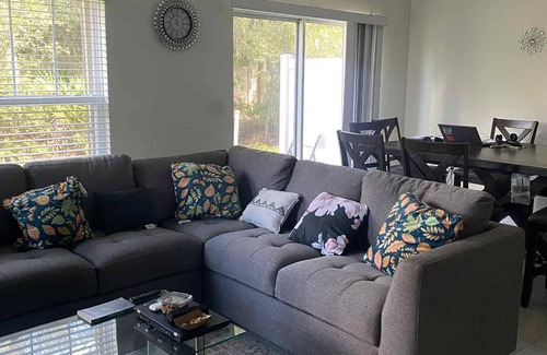 North Fort Myers House | Welcoming 3-Bedroom Town home in a Clean,Secure, and Highly Desirable Community.