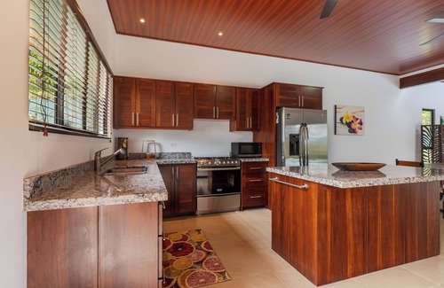 Alfombra House | Welcoming 3-bedroom house with amazing valley views