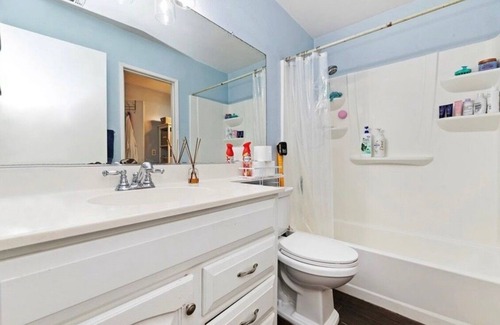 Corona House | Welcoming 3-bedroom house with AC in charming Corona/MID TERM