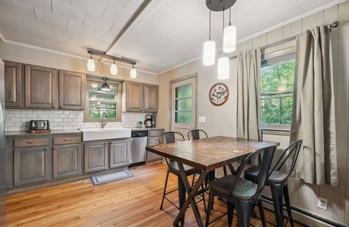 Linville Falls Cabin | Welcoming 4-bedroom cabin near Linville Falls
